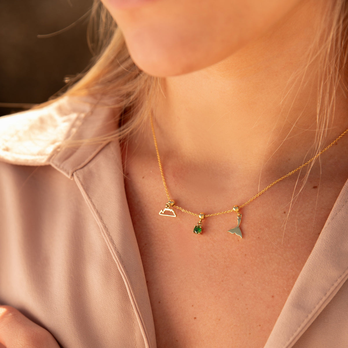 Whale Tail 9ct Gold Charm